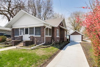 1008 N Clinton St, Bloomington, IL 61701