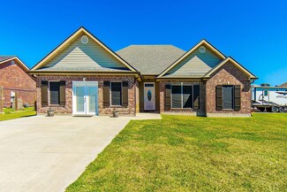 135 Lunenburg St, Houma, LA 70364