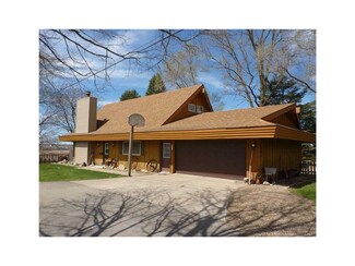 1708 7th Ave, Belle Plaine, IA 52208