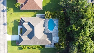 832 Alexandra Ave SW, Vero Beach, FL 32968