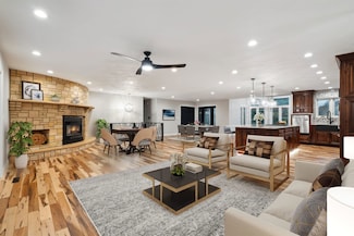 100 Hankins St, Delhi, IA 52223