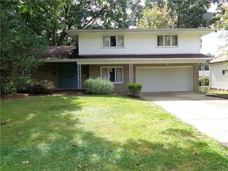 1817 Shady Dr, Farrell, PA 16121