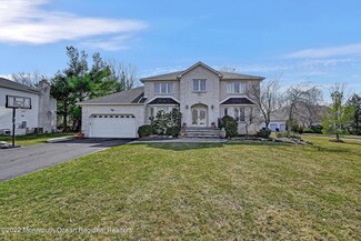 13 Hickory Ct, Manalapan, NJ 07726