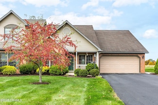 105 Woodsedge Dr, Milton, PA 17847