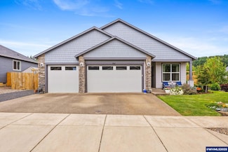 901 Riley Dr NE, Silverton, OR 97381