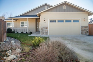 925 SW Princeton Place, Grants Pass, OR 97527