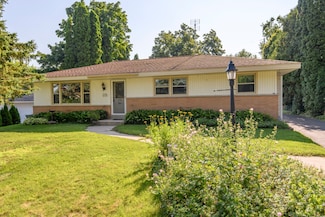 W268N2728 Water St, Pewaukee, WI 53072