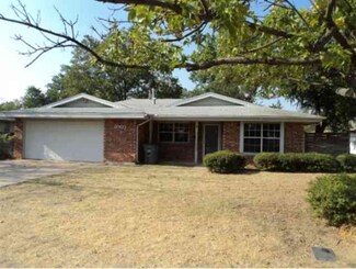 6903 NW Eisenhower Dr, Lawton, OK 73505