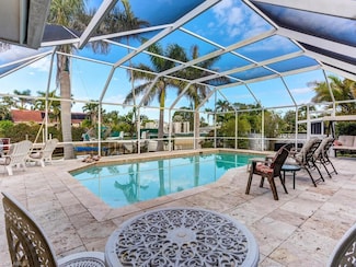 1660 Sandpiper St, Naples, FL 34102