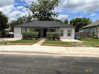 1210 N Milam St, Seguin, TX 78155