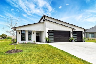 10016 E Annabelle Cir, Wichita, KS 67207