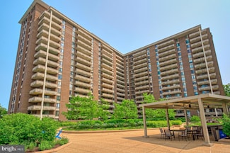 1800 Old Meadow Rd Unit 812, McLean, VA 22102