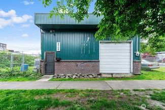 2705 S Winthrop St, Seattle, WA 98144