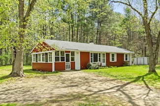 3 Hidden Ranch Dr, Hooksett, NH 03106