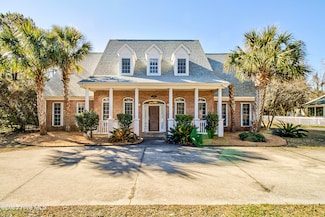 613 Clarendon Ave, Carolina Beach, NC 28428