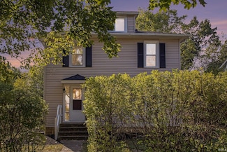 1001 Maple Row, Elkhart, IN 46514