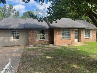 3300 Greenway Dr, Horn Lake, MS 38637