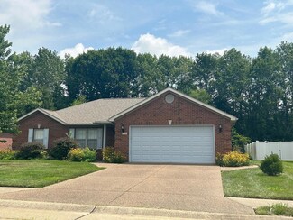 4654 Lincoln Pointe Dr, Newburgh, IN 47630