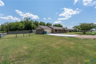 1006 Eagle Dr, Eddy, TX 76524