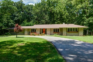 4875 E Cimarron Ln, Springfield, MO 65803
