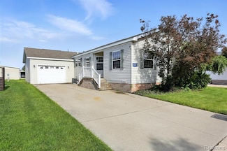 45501 Labelle Dr, Macomb, MI 48044