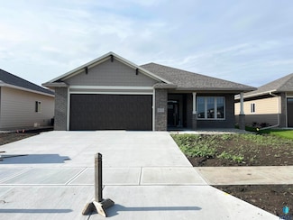 8113 W 24th St, Sioux Falls, SD 57106