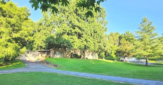 702 W Hubble Dr, Marshfield, MO 65706