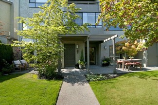 5827 NE Park Point Dr, Seattle, WA 98115