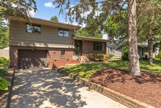 4835 Carolyn Ln, Saint Paul, MN 55110