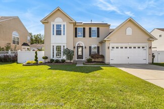 33 Pitch Pine Ln, Howell, NJ 07731