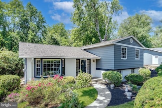 5033 King Richard Dr, Annandale, VA 22003