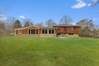 10224 W Heather Dr, Mequon, WI 53097
