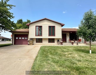 3228 W 18th St, Grand Island, NE 68803