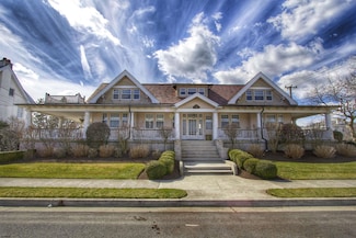 2 S Dudley Ave, Ventnor City, NJ 08406