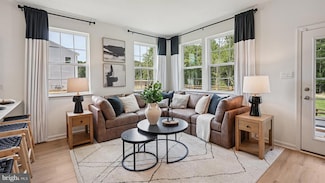 18 Whaler Dr, Runnemede, NJ 08078