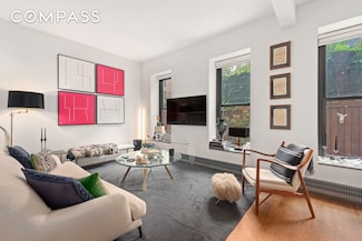 422 W 20th St, New York, NY 10011