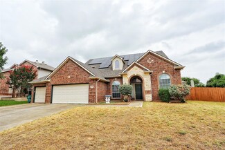 637 Catalpa Rd, Fort Worth, TX 76131
