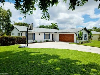 313 Bay Meadows Dr, Naples, FL 34113