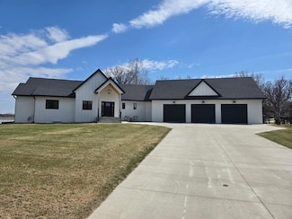 454 Voyager Dr, Alexandria, MN 56308