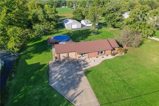 1429 Oakwood Ave, Danville, IL 61832