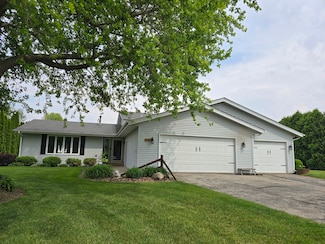 9915 Applegate Dr, Roscoe, IL 61073