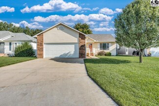 304 Kisiwa Village Rd, Hutchinson, KS 67502