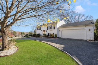 34 Silverwood Ln, West Warwick, RI 02893