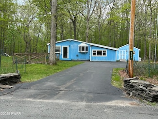 201 Oak Hill Rd, Hawley, PA 18428