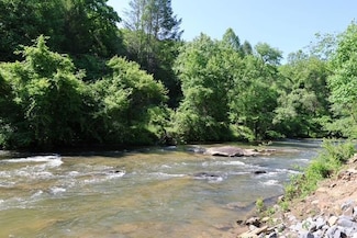 11 Marie Ln, McCaysville, GA 30555