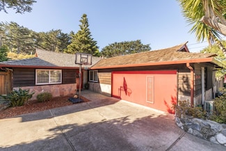530 Rockaway Beach Ave, Pacifica, CA 94044