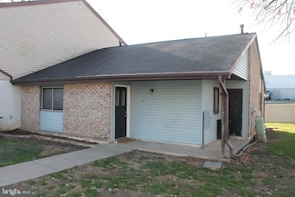 347 Greenland Dr, Lancaster, PA 17602