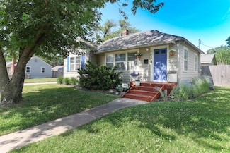 903 N Ridgewood Dr, Wichita, KS 67208