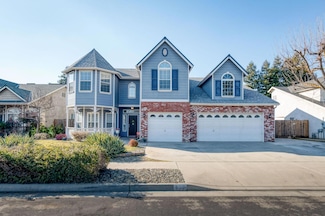 862 N Cherry Ln, Clovis, CA 93611