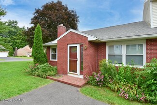 171 Hague Blvd Unit A, Glenmont, NY 12077